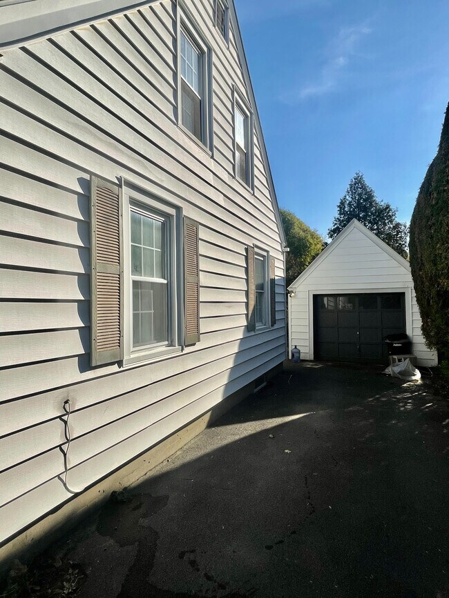 Photo - 5 W Court St