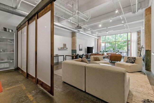 Photo - 700 N Washington Ave