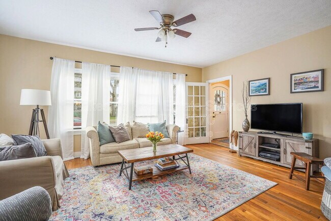 Photo - 928 Calvin Ave SE