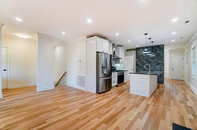 Photo - 1424 N 4th St Unidad Upstairs