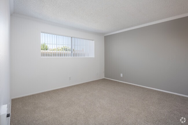 2BR, 2BA - 888SF - Primary Bedroom