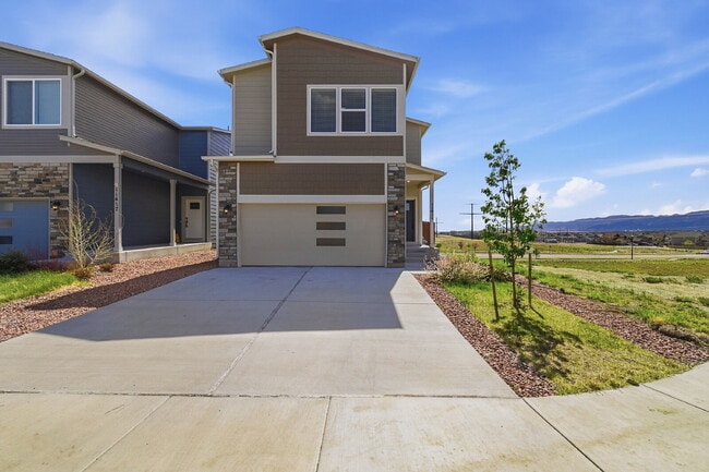 Building Photo - $2,340.95, 3 bed, 2.5 bath located in Colorado Springs with a fenced back yard