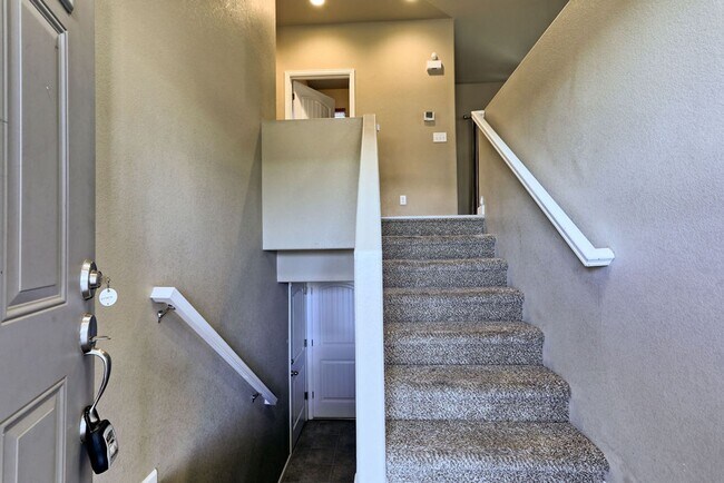 Photo - 3 Bedroom 2 1/2 Bath in Loveland