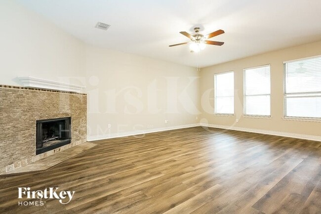 Photo - 401 Deer Lake Dr