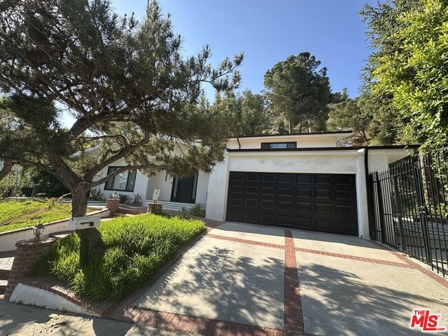 Building Photo - 9781 Blantyre Dr Rental