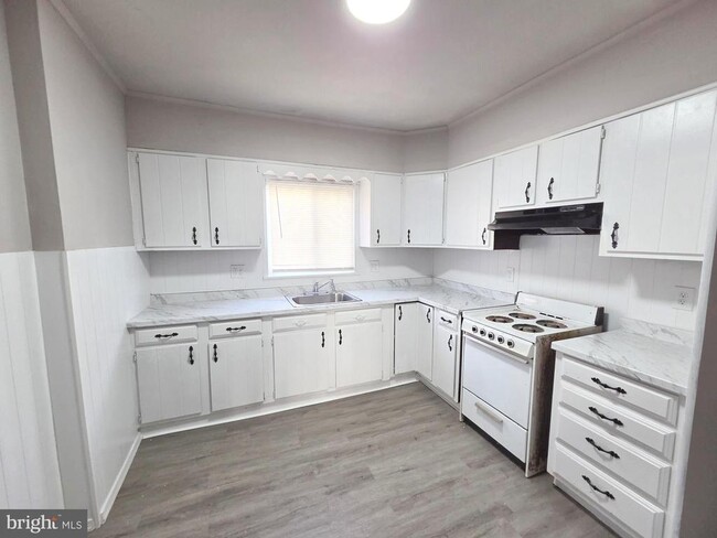 Photo - 4020 Howland St