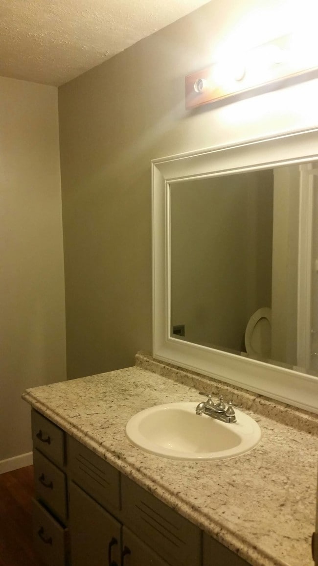 Photo - 318 N Country Club Dr