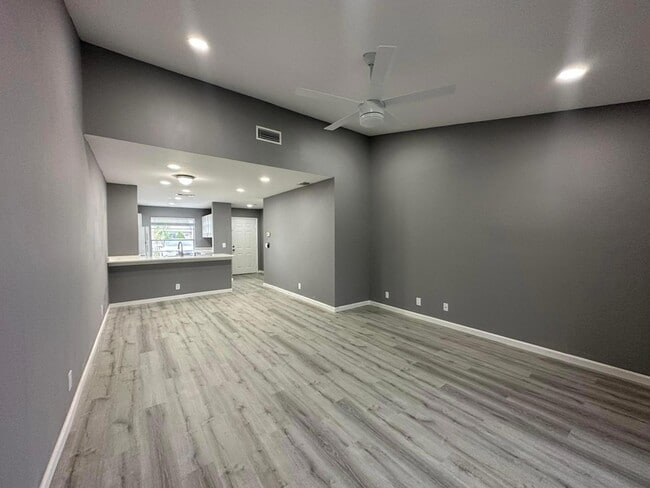 Building Photo - 139 Deerfield Ct