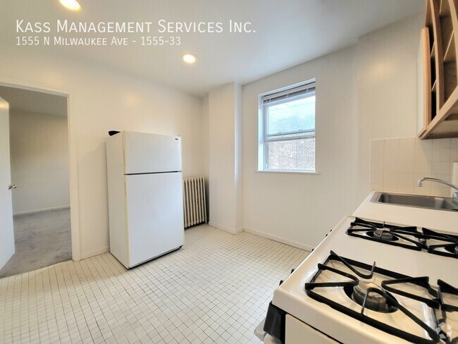 Building Photo - Heat included in this wicker park studio c... Unit 1555-33 Rental