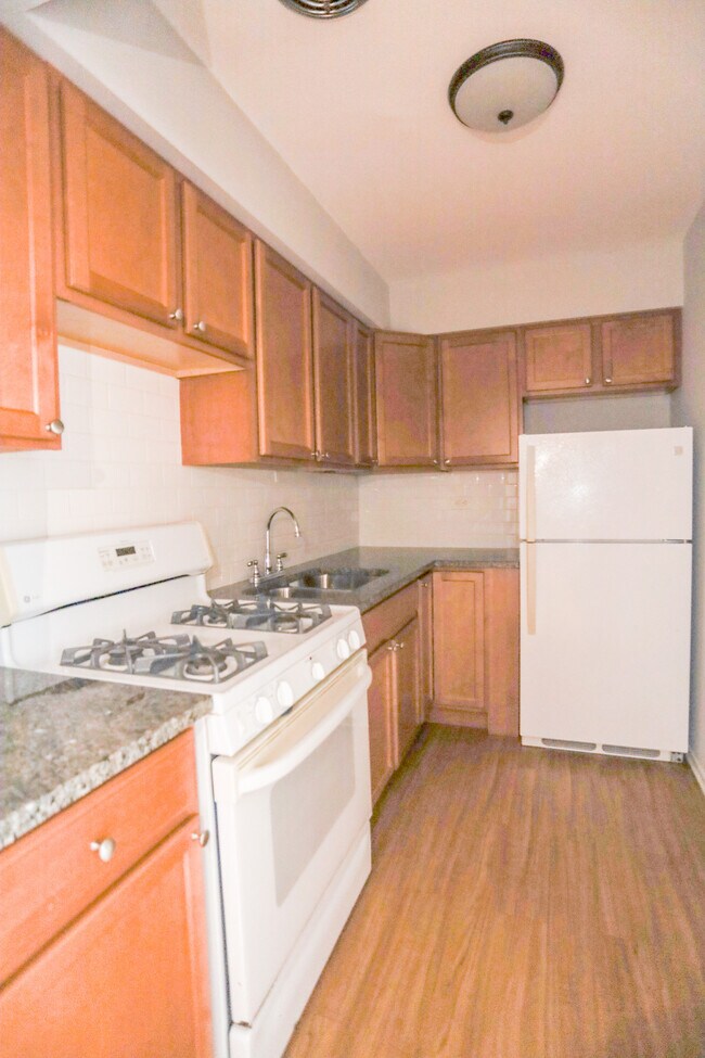 2835 N Cambridge Ave Unit 201