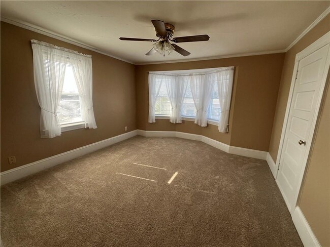 Photo - 350 Metacom Ave