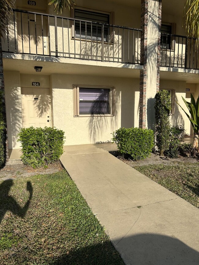 Photo - 23288 SW 57th Ave Unidad 104 Rental