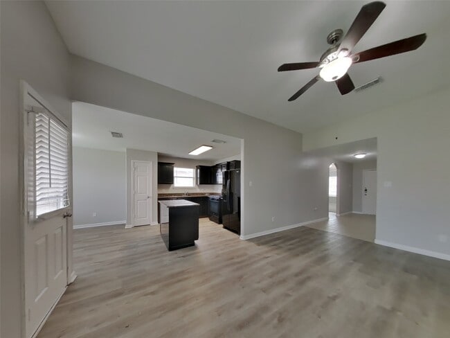 Photo - 815 Marigold Rd