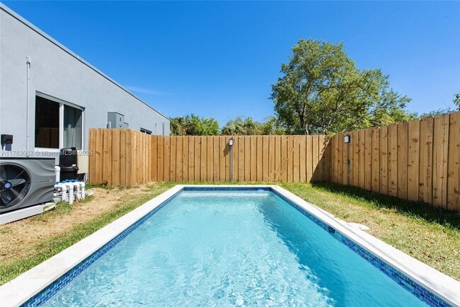 Building Photo - 1212 NW 6th Ct Rental