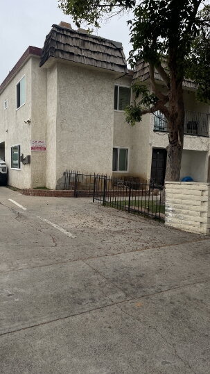 Building Photo - Free September Rent! 2BR/1BA Upstairs Apar... Rental