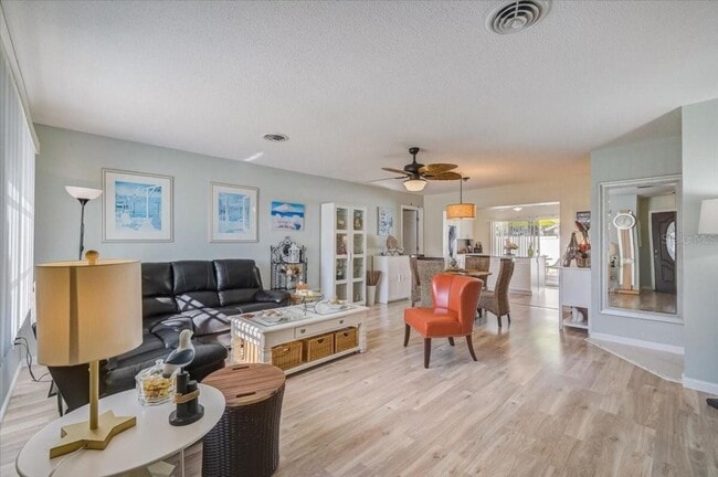 Photo - 476 W Seminole Dr