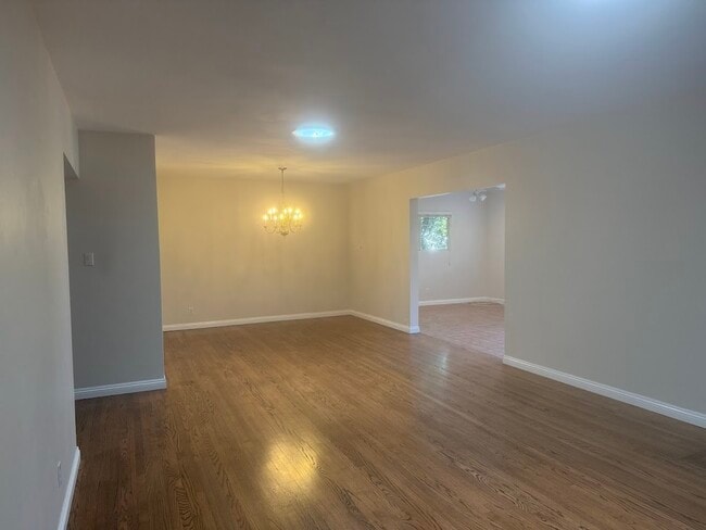 Photo - 8552 Woodley Ave