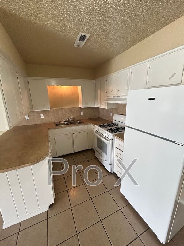 Photo - 405 Park St