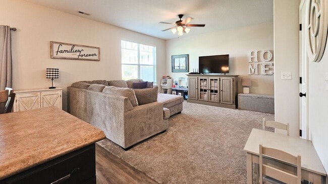 Building Photo - Summerfield Townhome
