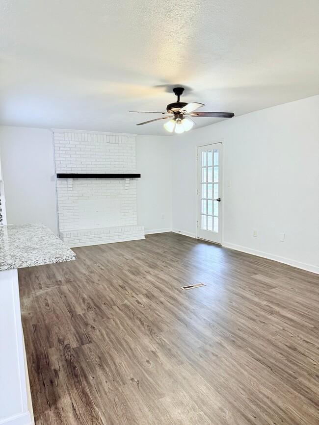 Photo - 3553 Pine Needle Dr SW