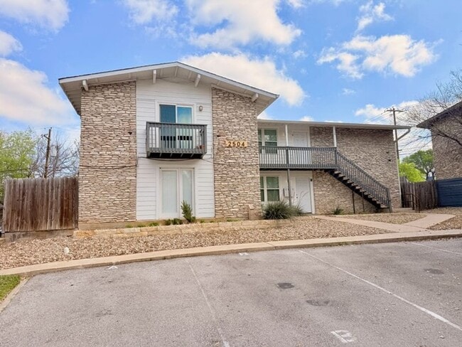 Photo - 2504 Manor Cir Unit B