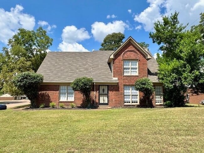Building Photo - Available Now! 3-bedroom 2.5 bath home 1,8...