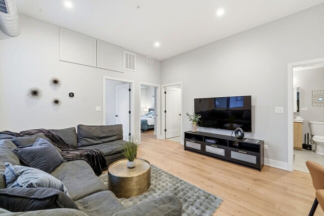 Photo - 6044 N Winthrop Ave Unit ID1372957P