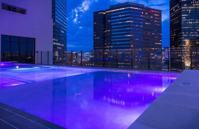 Rooftop Pool - 1900 Pacific Residences