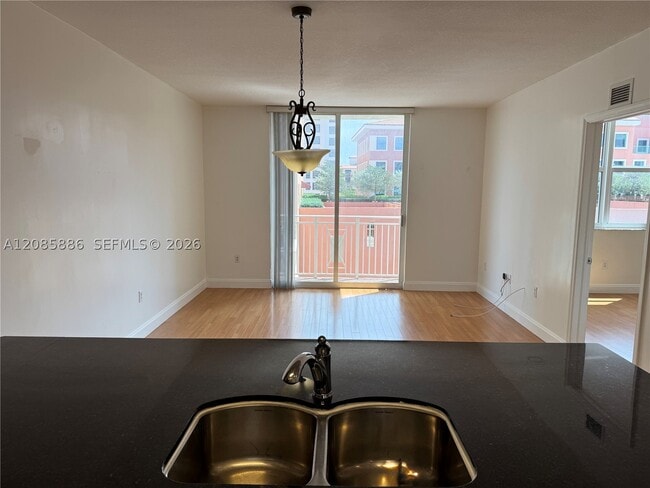 2030 Douglas Rd Unit 608