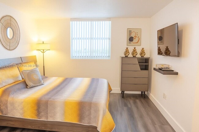 Photo - 5880 Collins Ave Unit 703