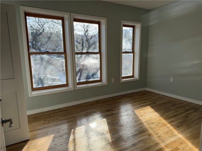 Photo - 123 W Market St