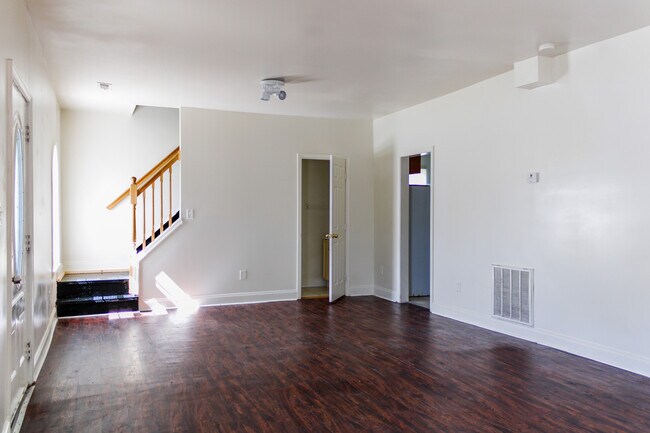 Photo - 531 St Mark St