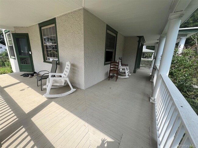 Photo - 27 Dosoris Way