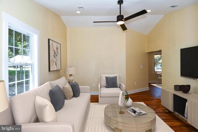 Photo - 5523 Halwis St