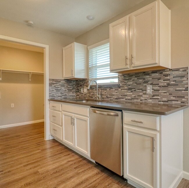 Photo - 1720 E 11th Ave