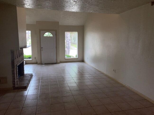 Photo - 4 Bedroom For Rent! $500 off the First mon...
