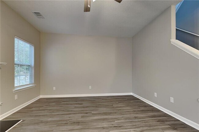 Photo - 2075 Beckenham Pl