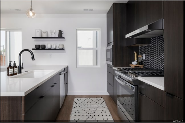 Building Photo - 1660 S Major St Unit 6