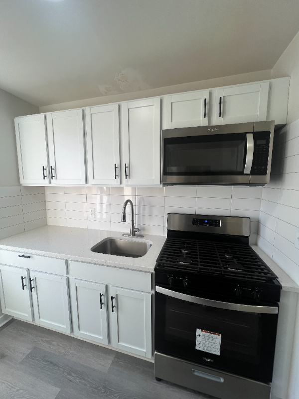 Building Photo - 676 Park Ave Rental