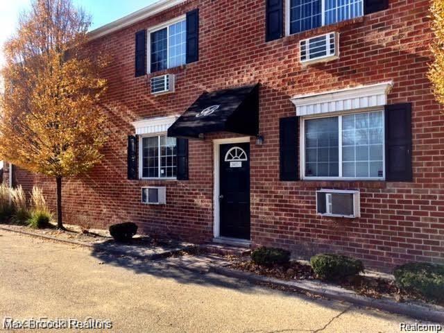 Photo - 2405 Torquay Ave Unit 109