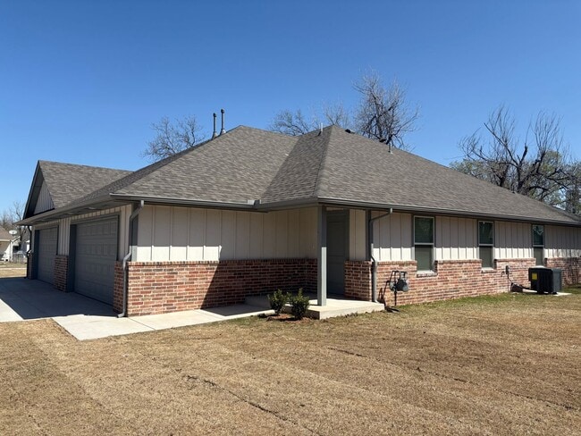 Photo - Three bedroom duplex in El Reno