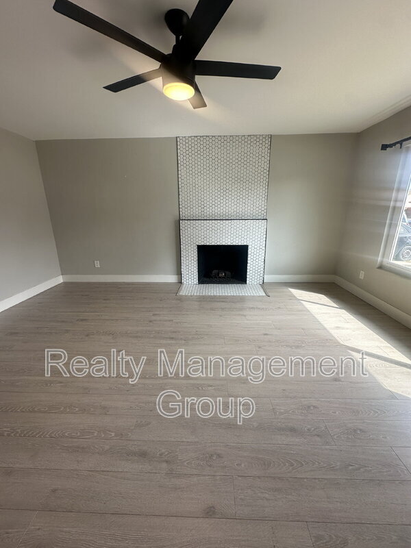 744 Saugerties Ave