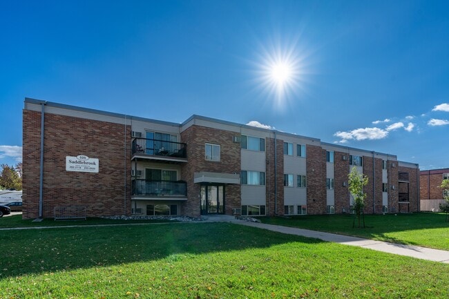Apartamentos Saddlebrook de Fargo, ND | Exterior