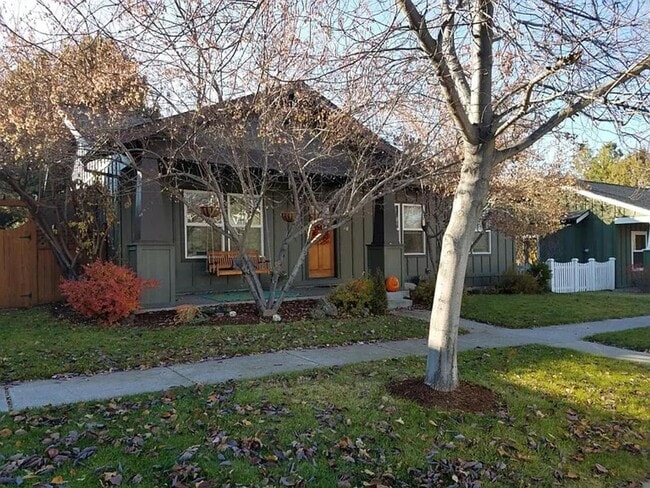 Adorable single-level 3x2 in desirable Fox... - Adorable single-level 3x2 in desirable Fox... House