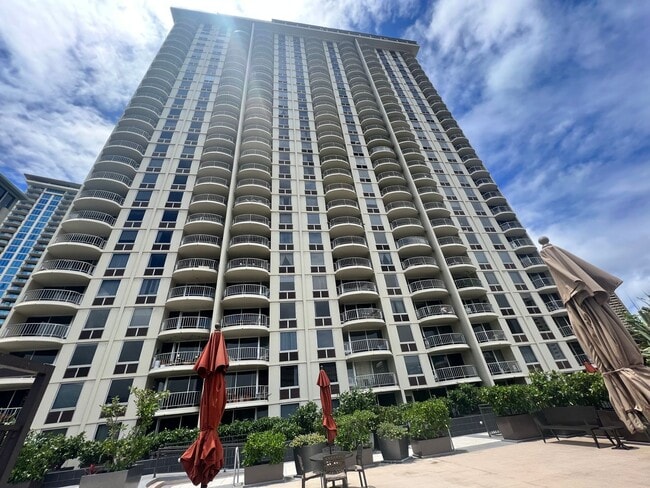 Building Photo - 1717 Ala Wai Blvd Unit 2802