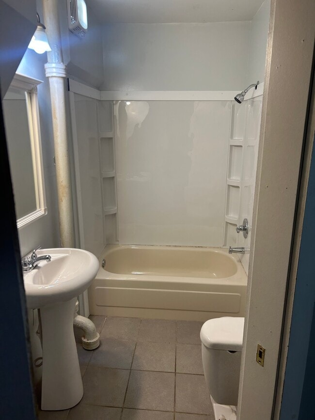 Photo - 415 4th Ave W