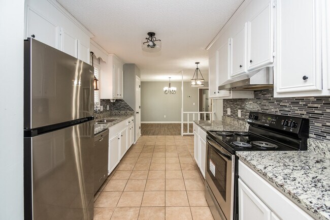 Photo - 323 Chadford Rd