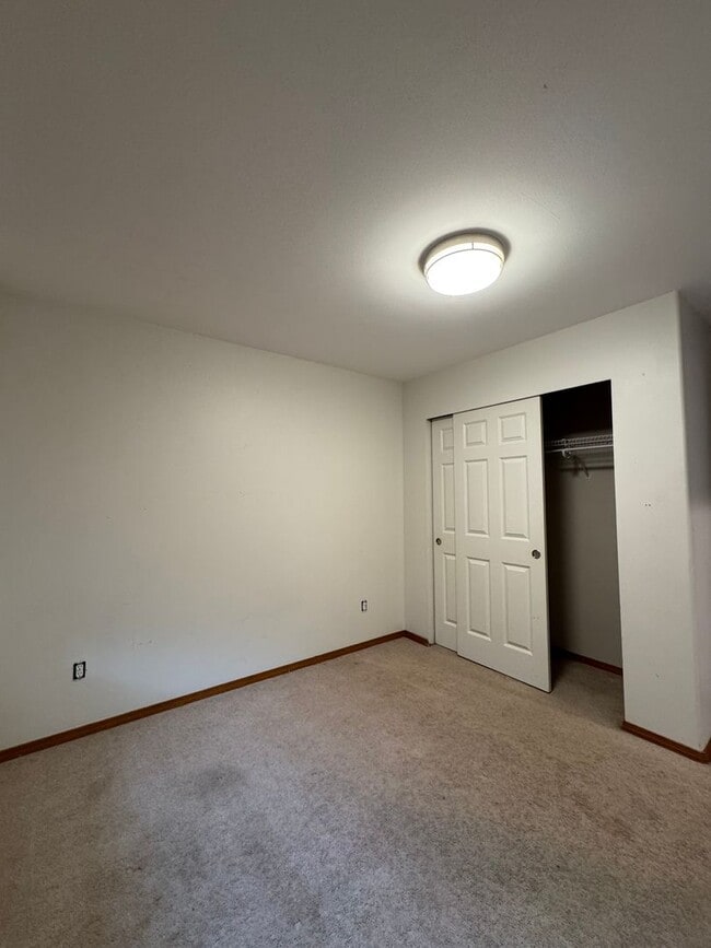 Photo - Spacious 4-Bedroom Home for Lease in Cul-de-Sac