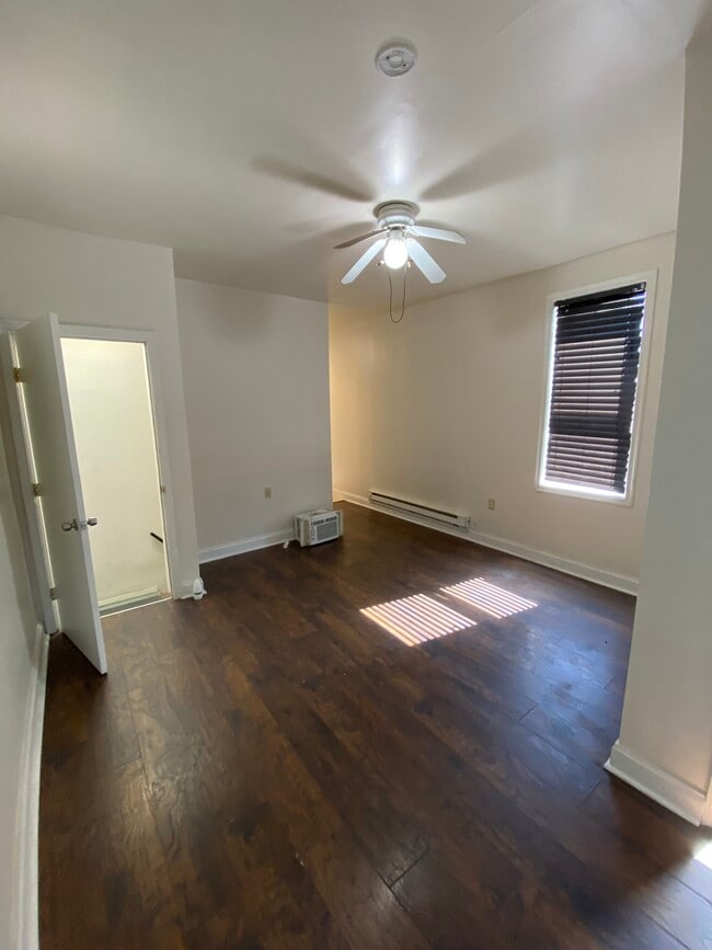 Photo - 527 Oldham St Unidad 2nd Floor