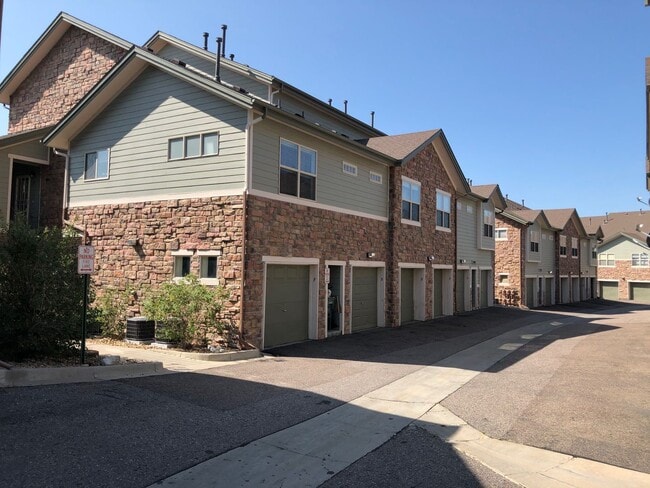 Building Photo - Clean and Updated Bedroom 2 Bath Condo Available Now